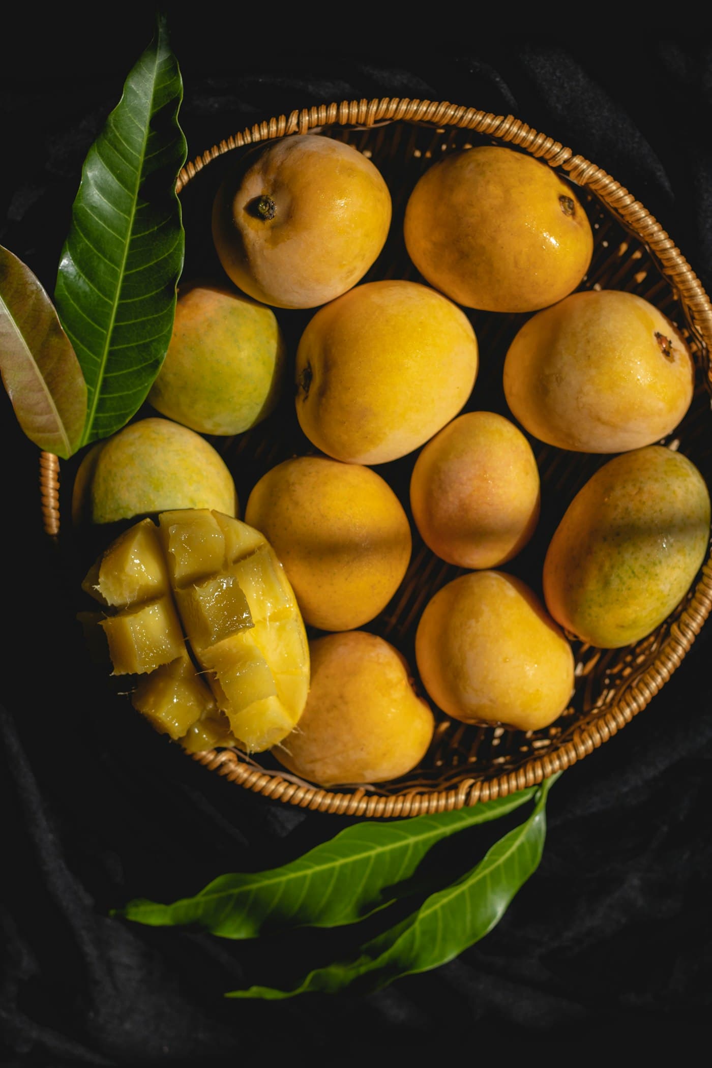 রোদ, মশলা আর হাতের যত্নে ভরা প্রতিটি জার